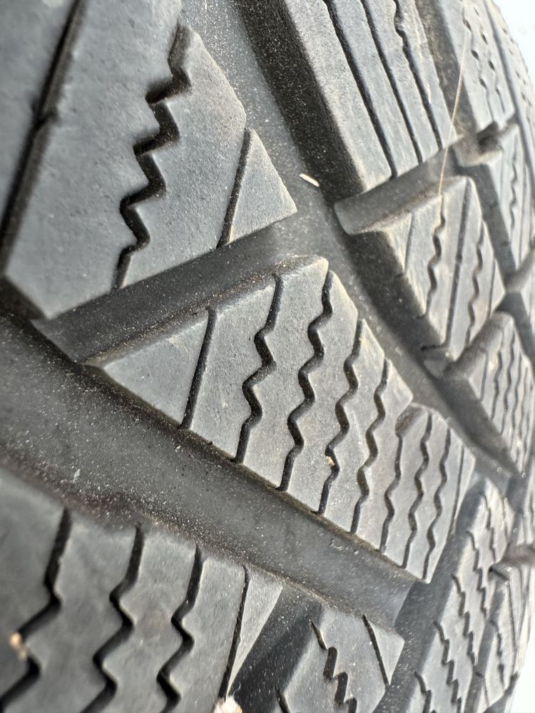 Зимни гуми  215 65 16Hankook