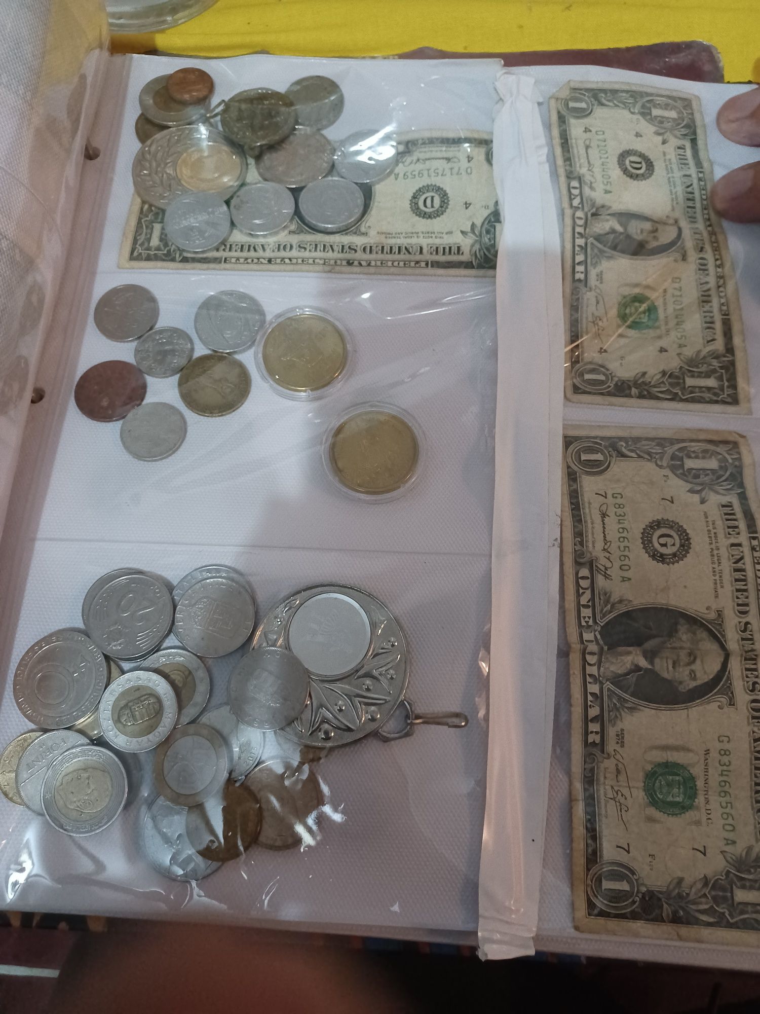 Vand colectie de bagnote si monede vechi