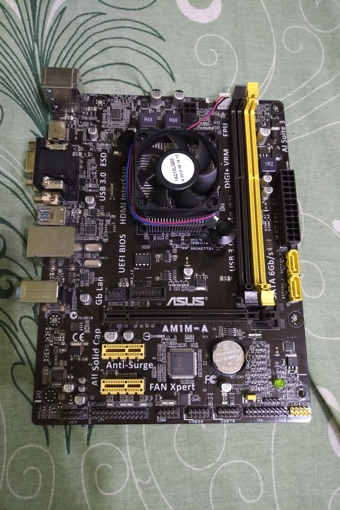 Placa de baza AM1M-A + Procesor AMD Sempron 2600