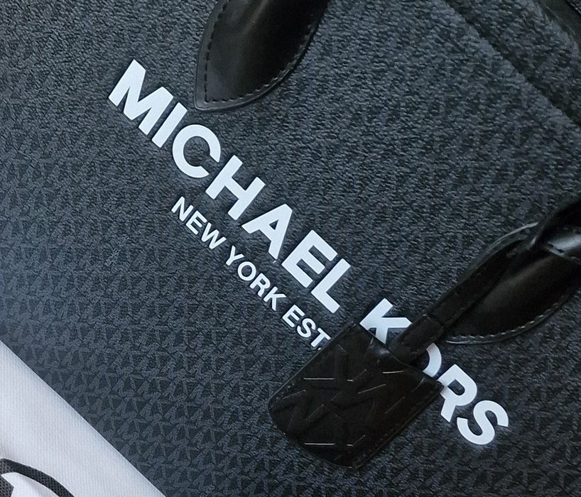 Geanta Maxy Michael Kors, super model, saculet, etichetă