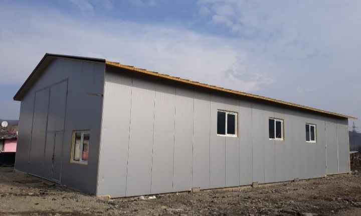 Vand hale metalice si ferme metalice