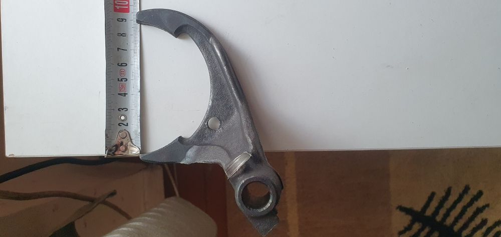 Вилки переключения 1 - 2-ой  и  3 - 4-ой передач для крышки КПП Уаз .