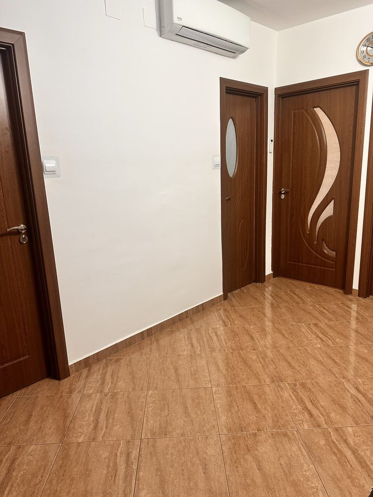 Inchiriez camera in apartament cu 3 camere