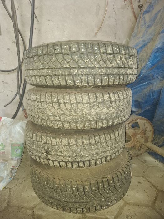 Продам резину с дисками R15 зимняя шипованая