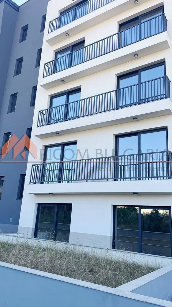 Продава се Двустаен апартамент в Варна, Виница - 74 кв.м за 1245 €/кв.м - Снимка #2