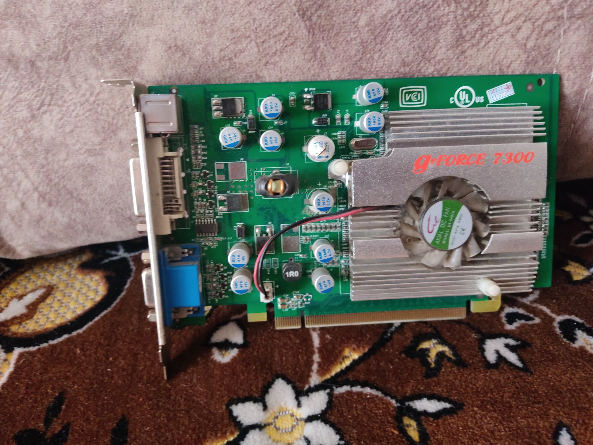 Видеокарта GEFORCE 7300GS