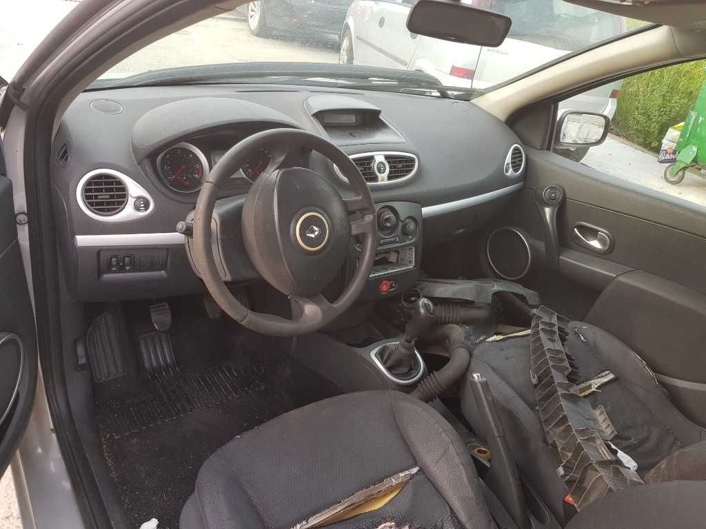 Dezmembrez Renault Clio III 1.5 dci k9k-t7 86 cai euro 4