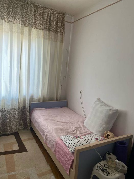 Продаётся 2 ком с мебель техникой 8 мкр