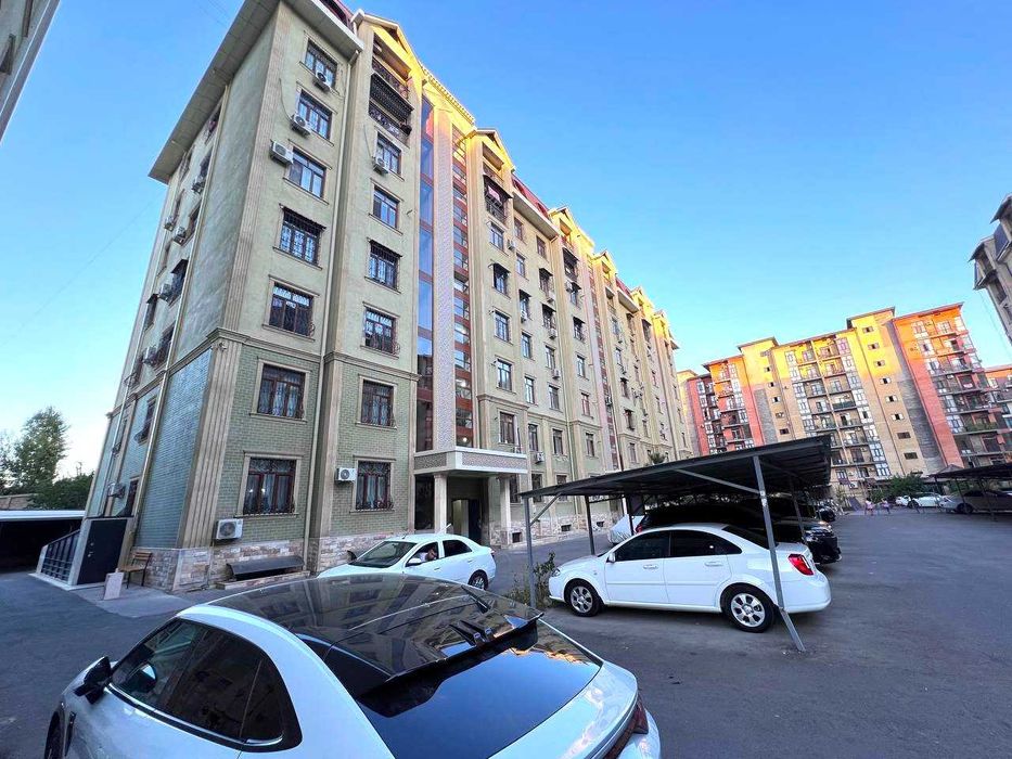 Срочно продаётся трёх комнатная квартира 101м2 ул.Паркент"