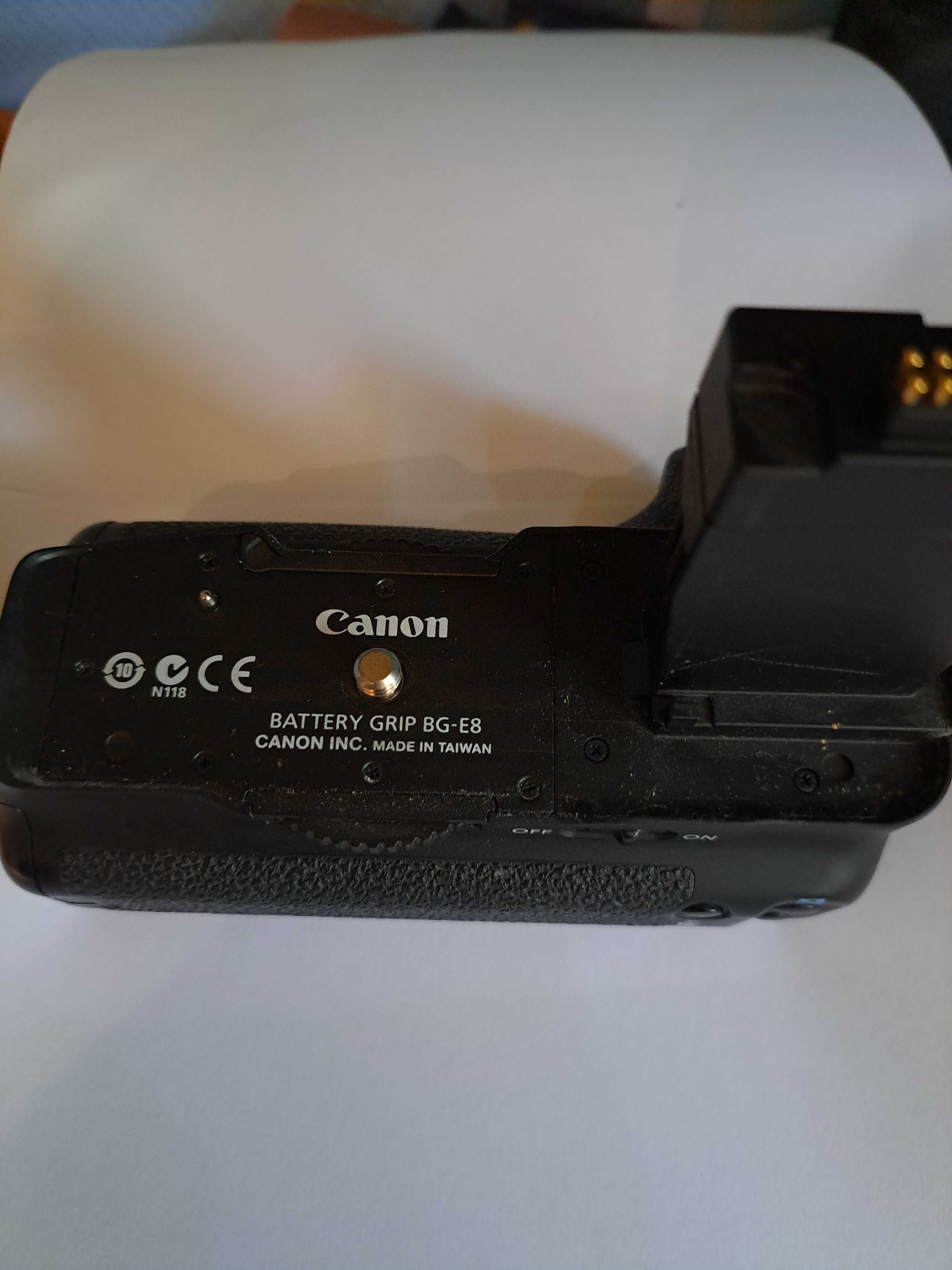 CANON DSLR Eos 550d body+  grip+  obiectiv Canon