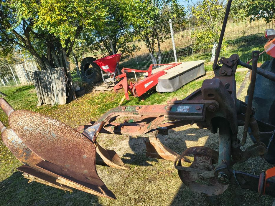 Plug reversibil cu două brazde