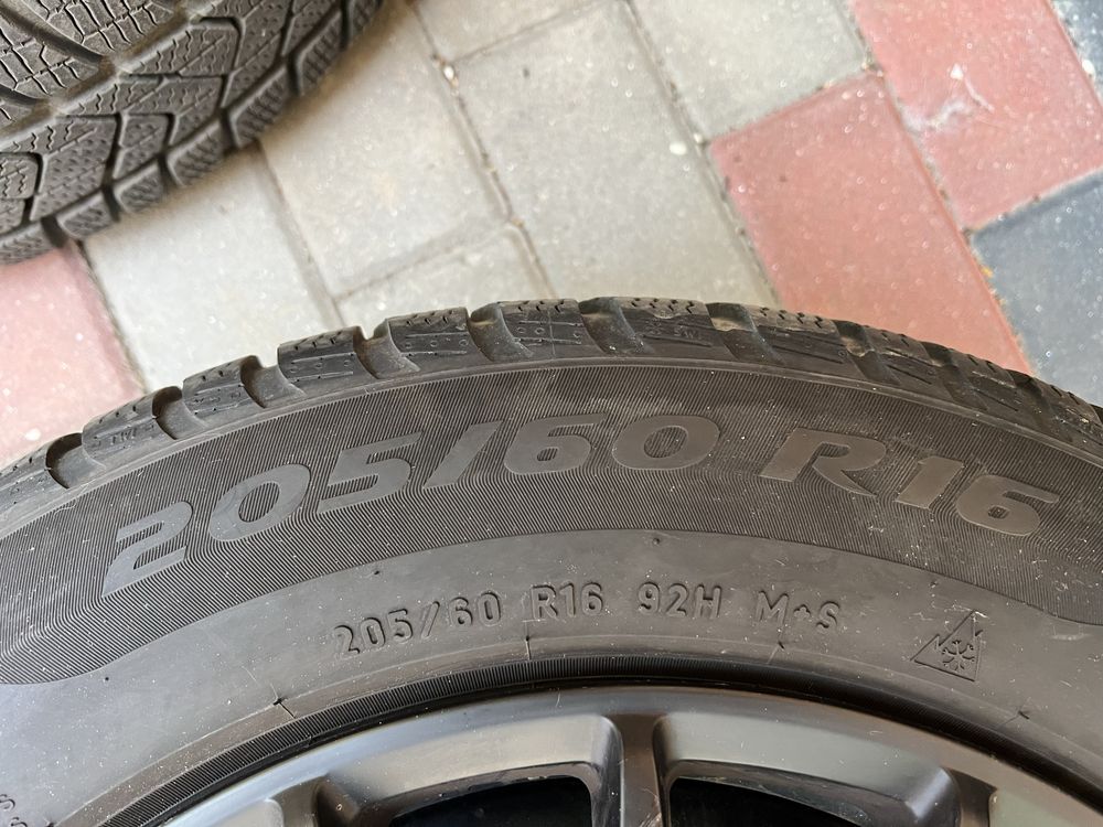 Jante cu anvelope de iarna Pirelli 205/60 R16