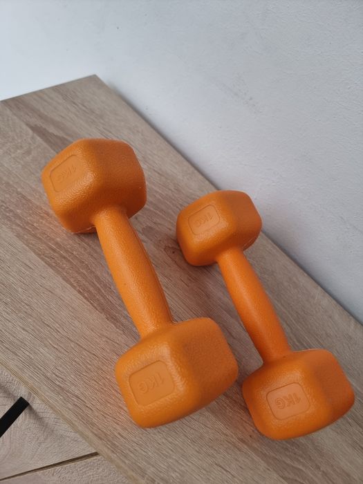 Продам Гантели по 1кг каждая