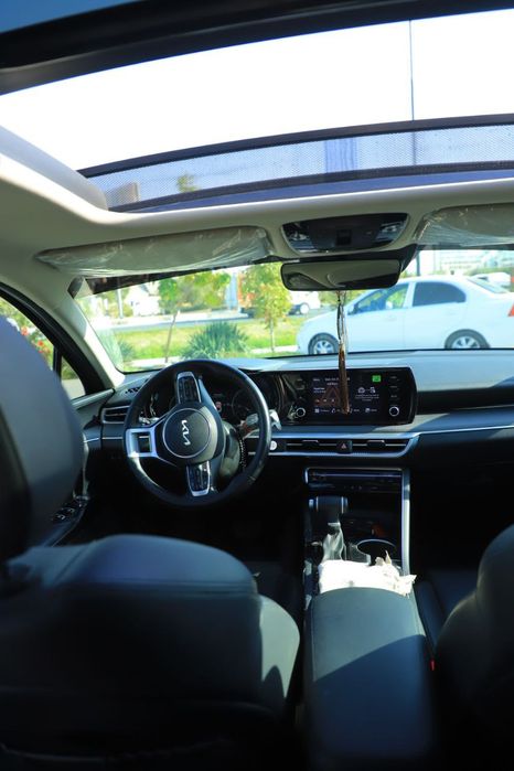 KIA K5. 5-pozitsiya. Lyuk bilan