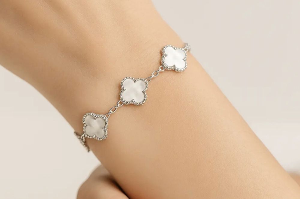 Сребърен комплект-колие,гривна и обеци детелини