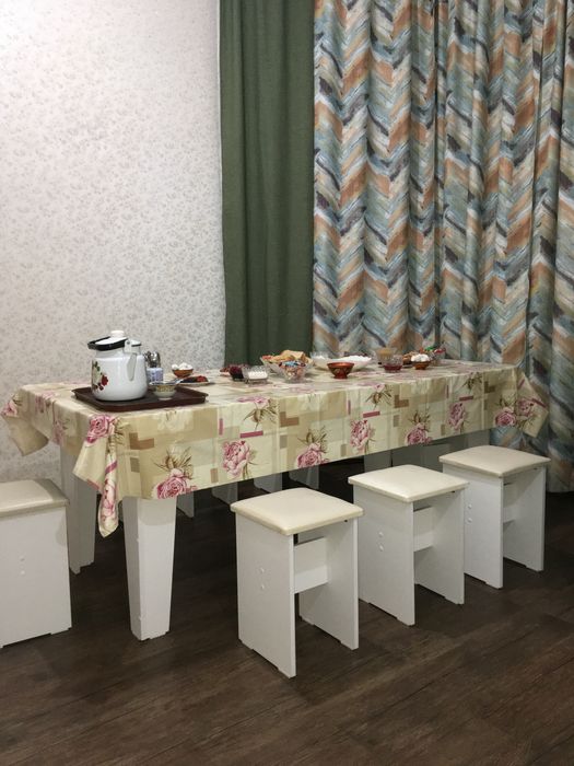 Стол со стульями, стулья 8 шт,  стол 2*90 материал ЛДСП