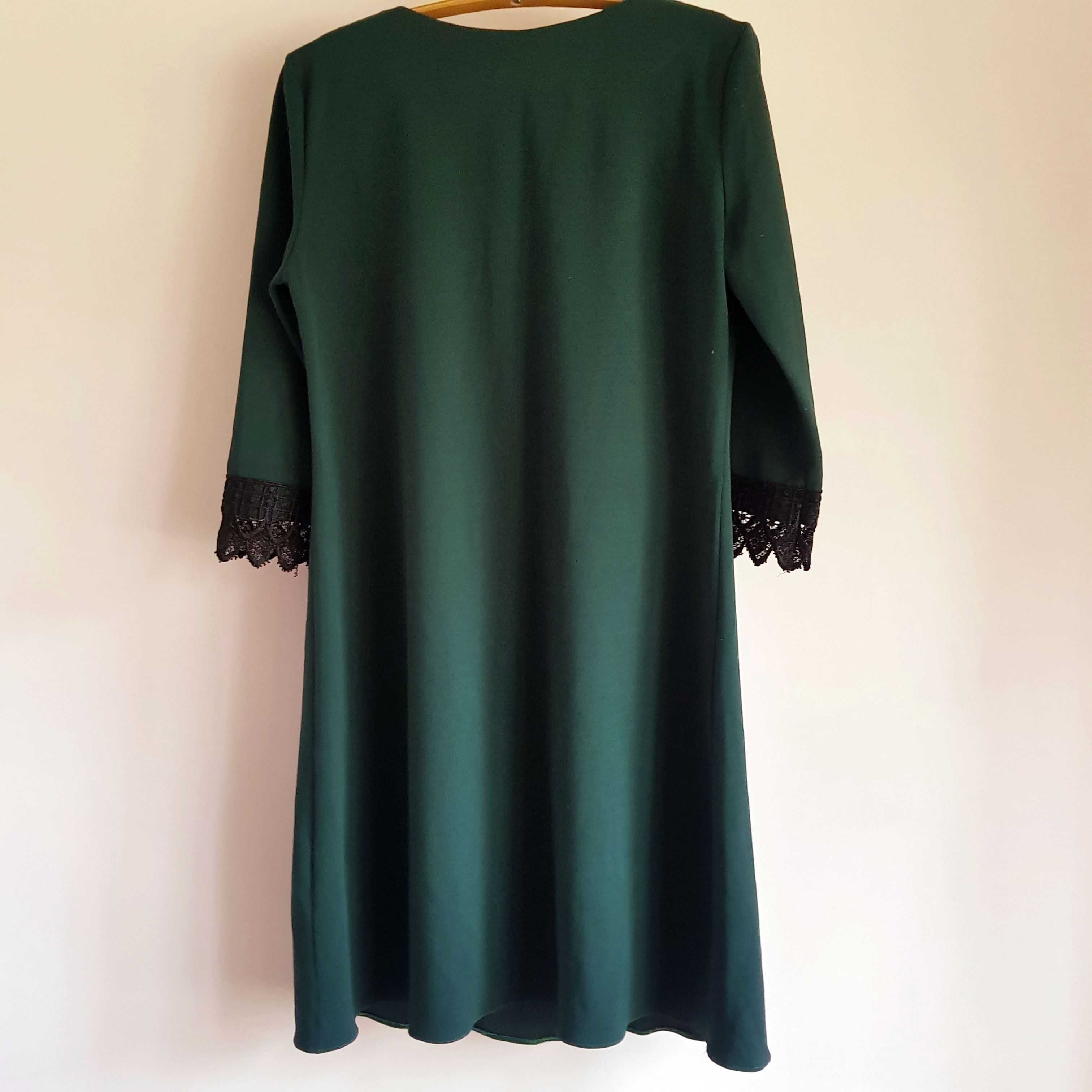 Платье тёмно зелёного цвета 1/3 рукава