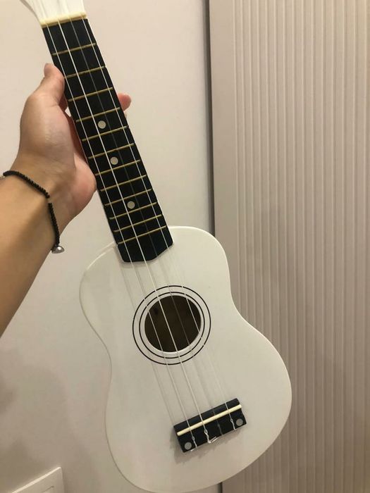 Укулеле музыкальный инструмент