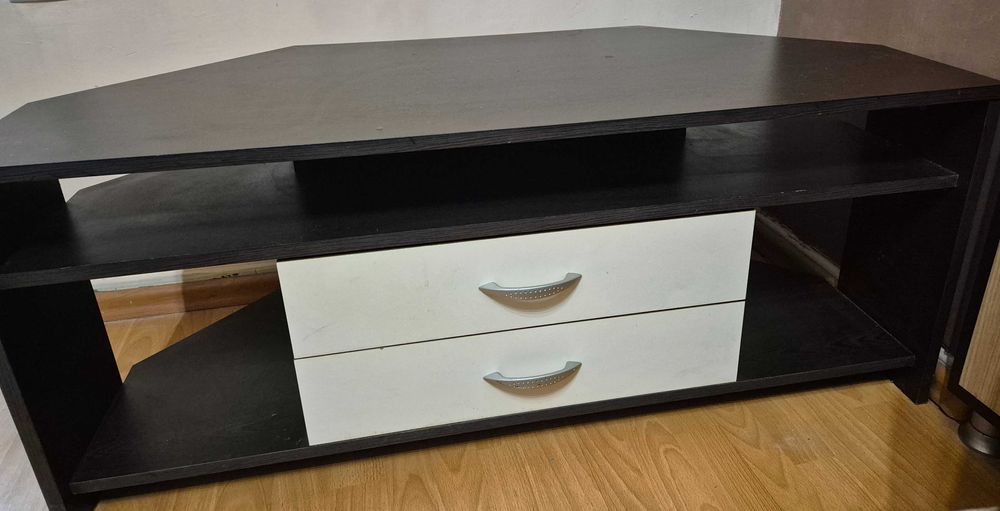 Телевизионен шкаф