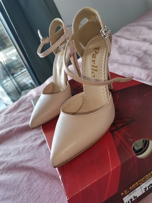 Pantofii bej din piele nr 34