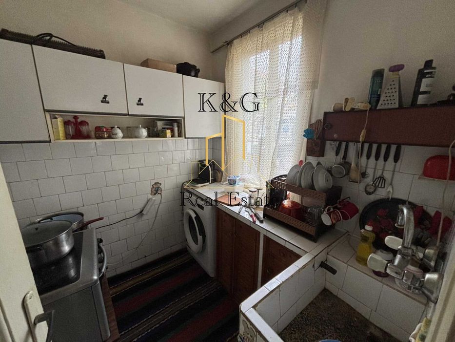 Два самостоятелни етажа в кв " Житница "