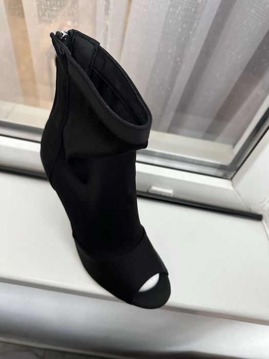 Vand pantofi ermes de dans noi latino nr 40, suprafete multiple