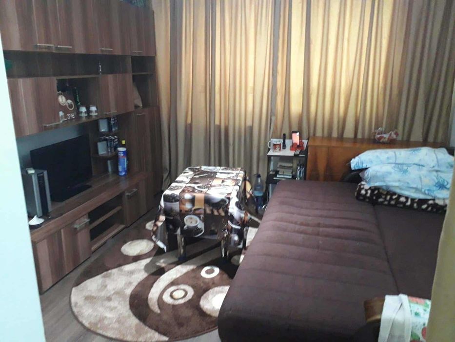 Vând garsonieră zona buzeasului