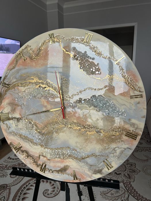 Настенные часы смола