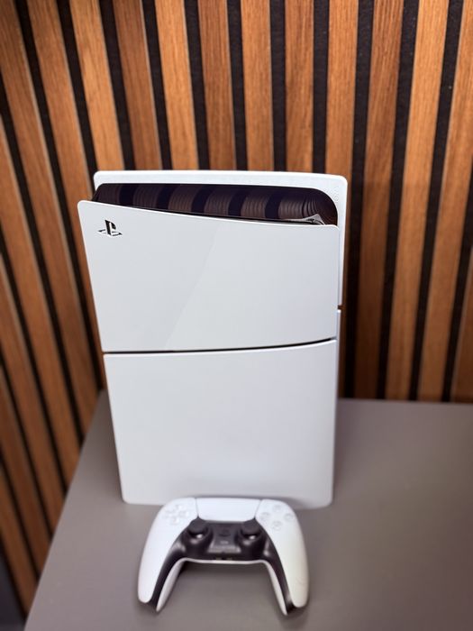 Vand / schimb Ps5 slim Disk 1tb cutie garantie factura