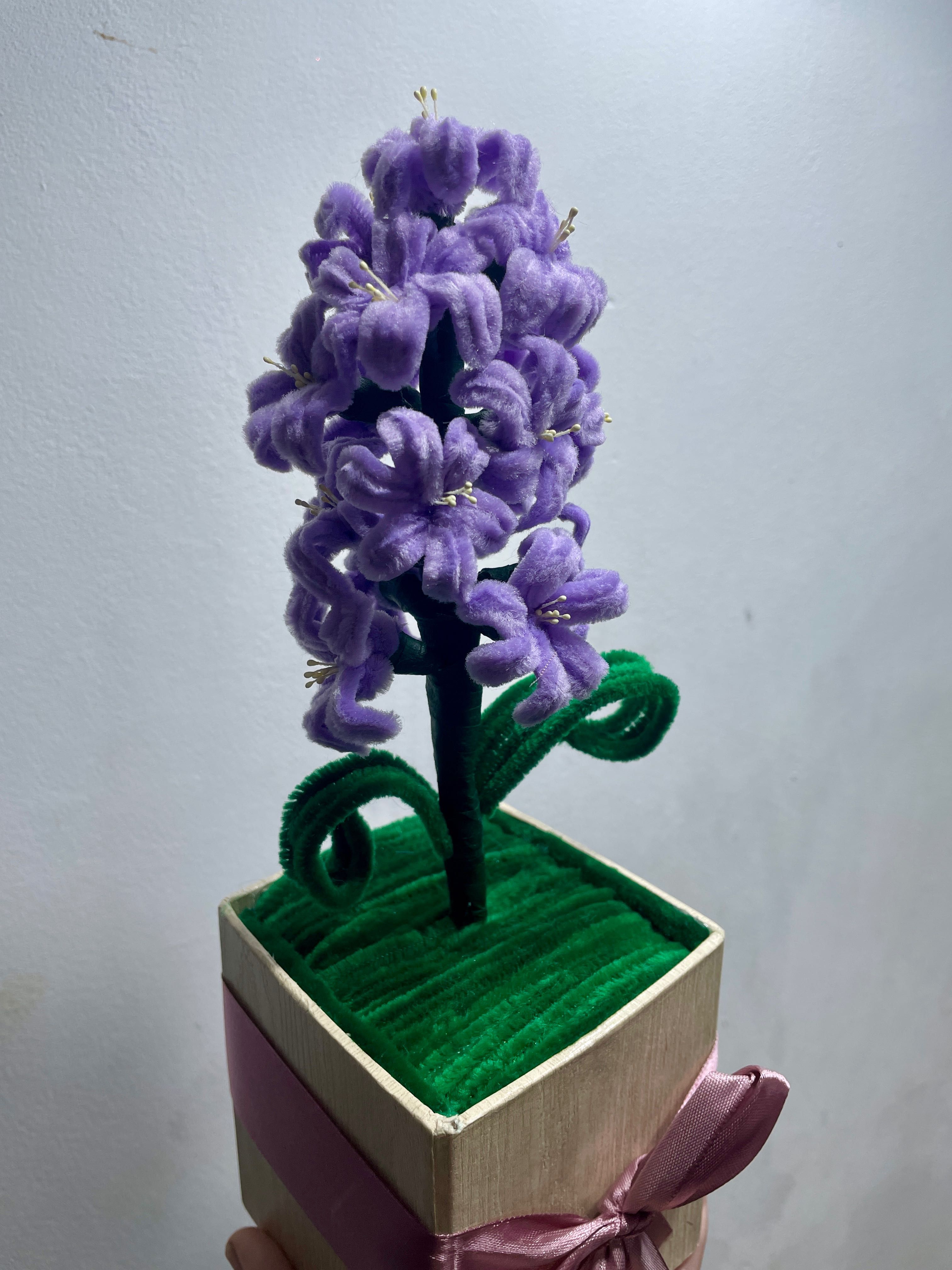 Flori artizanale, handmade din sârmă plușată
