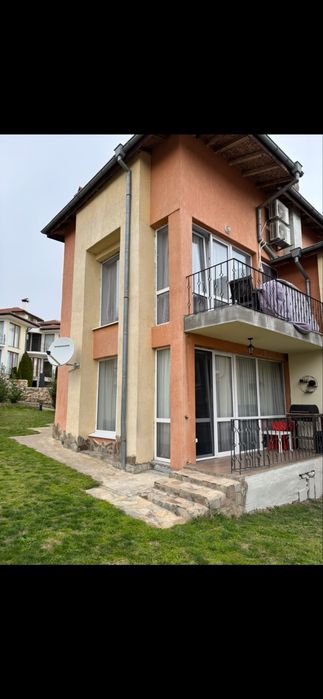 Обзаведена двуетажна къща в с.Рогачево