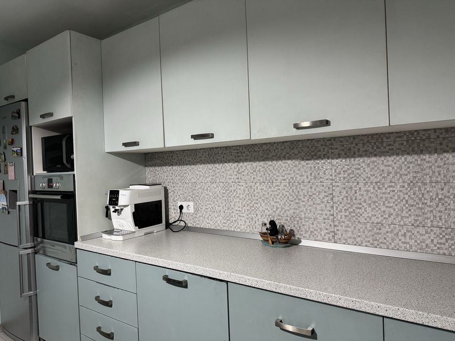 mobila de bucatrie turcoaz