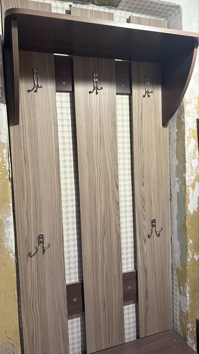Продам вешалку в прихожую