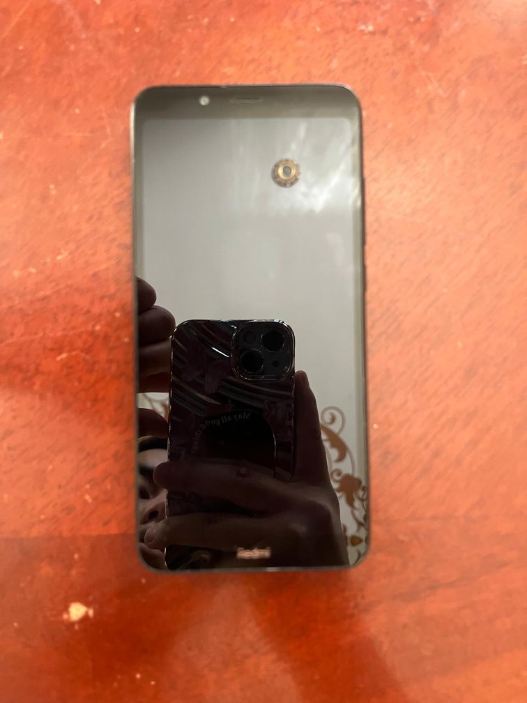Телефон Redmi в хорошем состоянии
