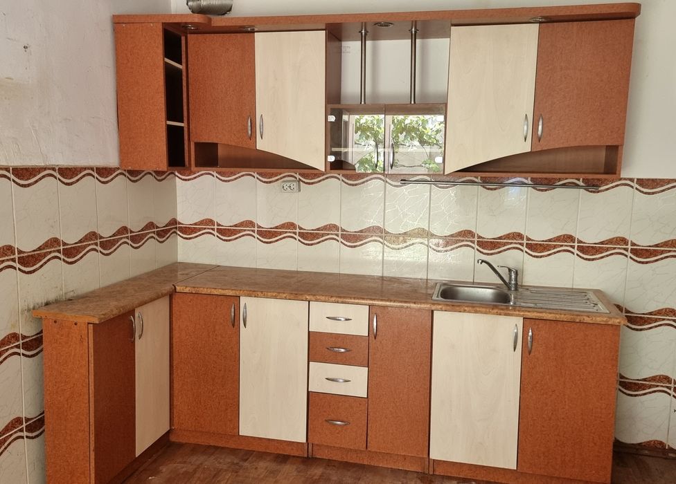 Mobila bucatarie cu corpuri suspendate, dulap cuier, coltar bucatarie