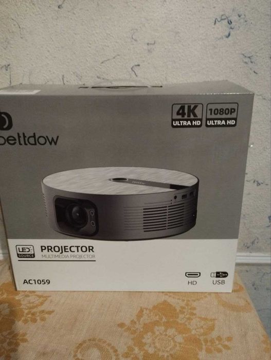 Видеопроектор, блютуз,файфай,HDMI,электрофокус,пульт (новый)