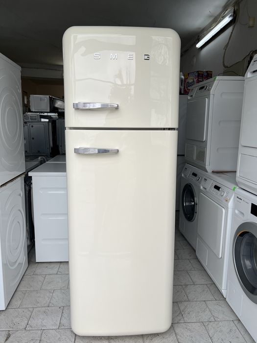 Хладилник Smeg цвят крем