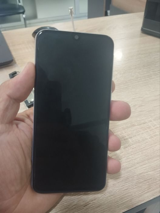 Samsung Galaxy A40 4/64 sotiladi