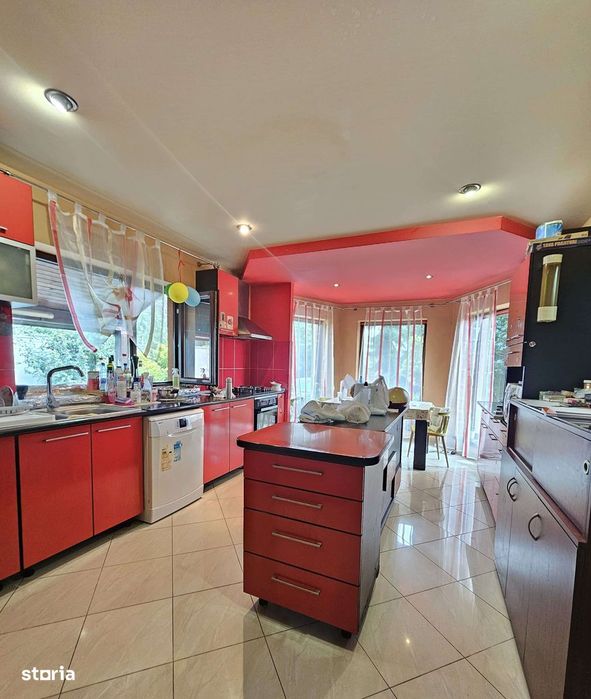 Vilă cu etaj situată în vecinătatea fostului Cartodrom