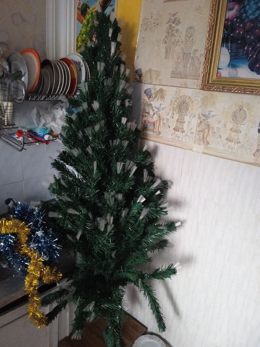 Продаю новогоднюю елку