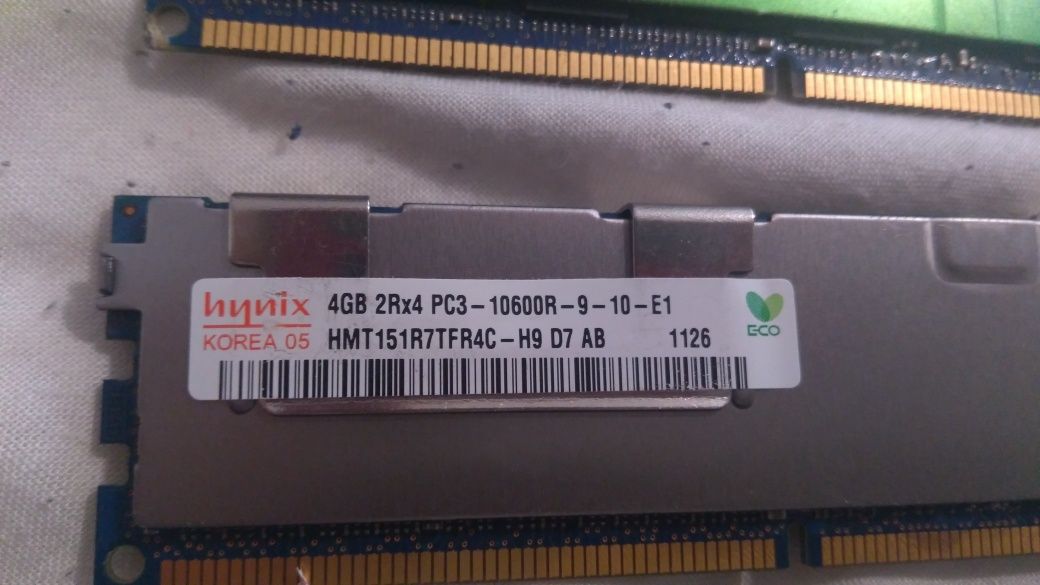 Memorie RAM DDR3 Server 4 GB x 3 Hynix Nanya HMT151R7BFRAC NT4GC72B4NA