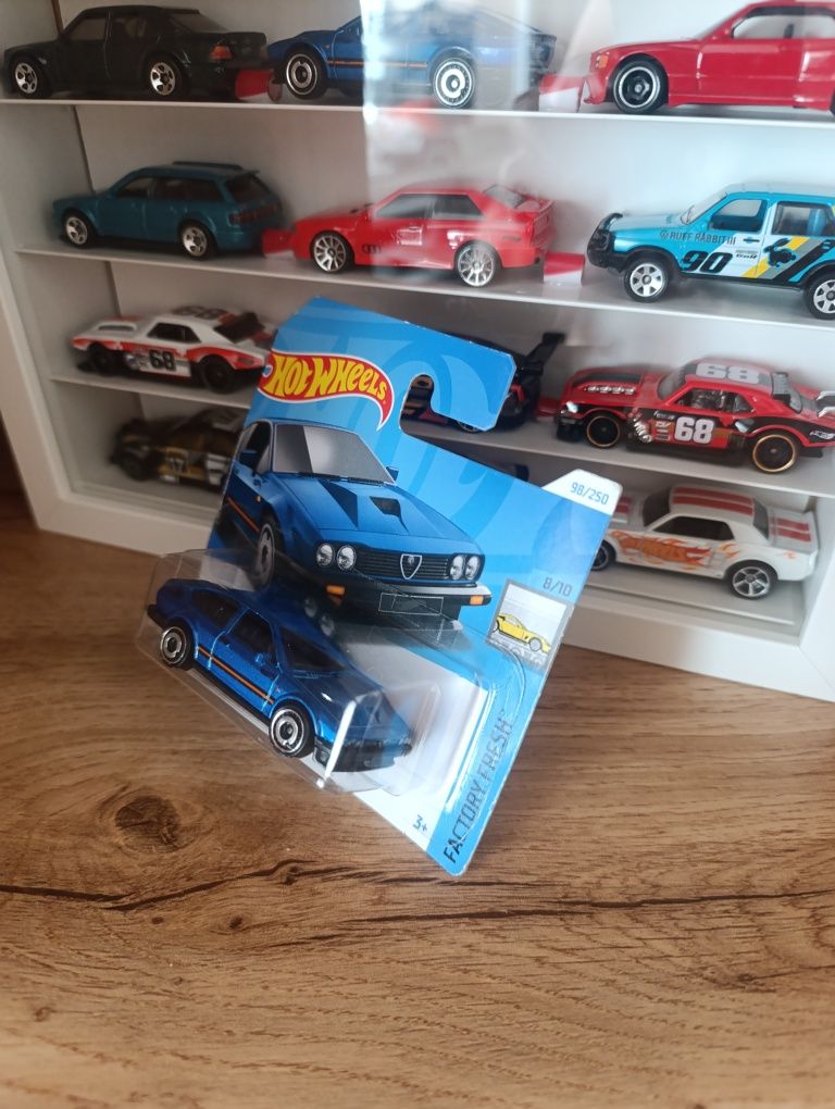 Колекционерски коли Hot wellies

Hot wheels Mercedes,Audi
