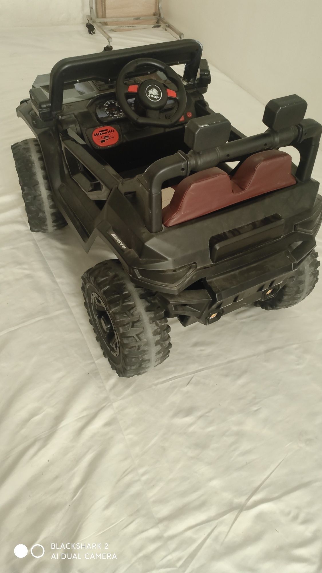 Detiski Jeep  4x4 balon akumlator yengi balonlari rezinka holati yahsh