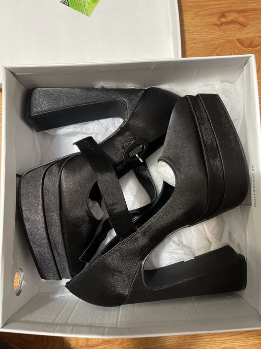 Pantofi cu platforma și toc gros