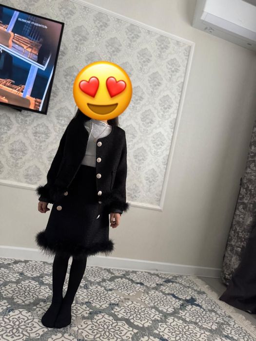 Продам костюм на девочку твидовый нарядный