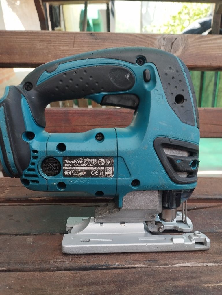 Акумулаторен прободен трион Makita DJV180