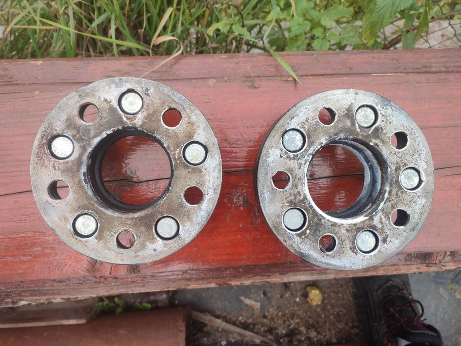 Vând distanțiere 5×120 3 cm