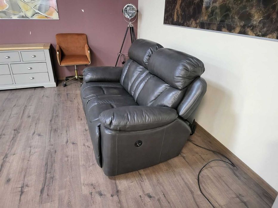 Сив кожен диван двойка с електрически релаксиращ механизъм