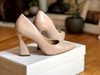 Eлегантни обувки на ток от естествена кожа