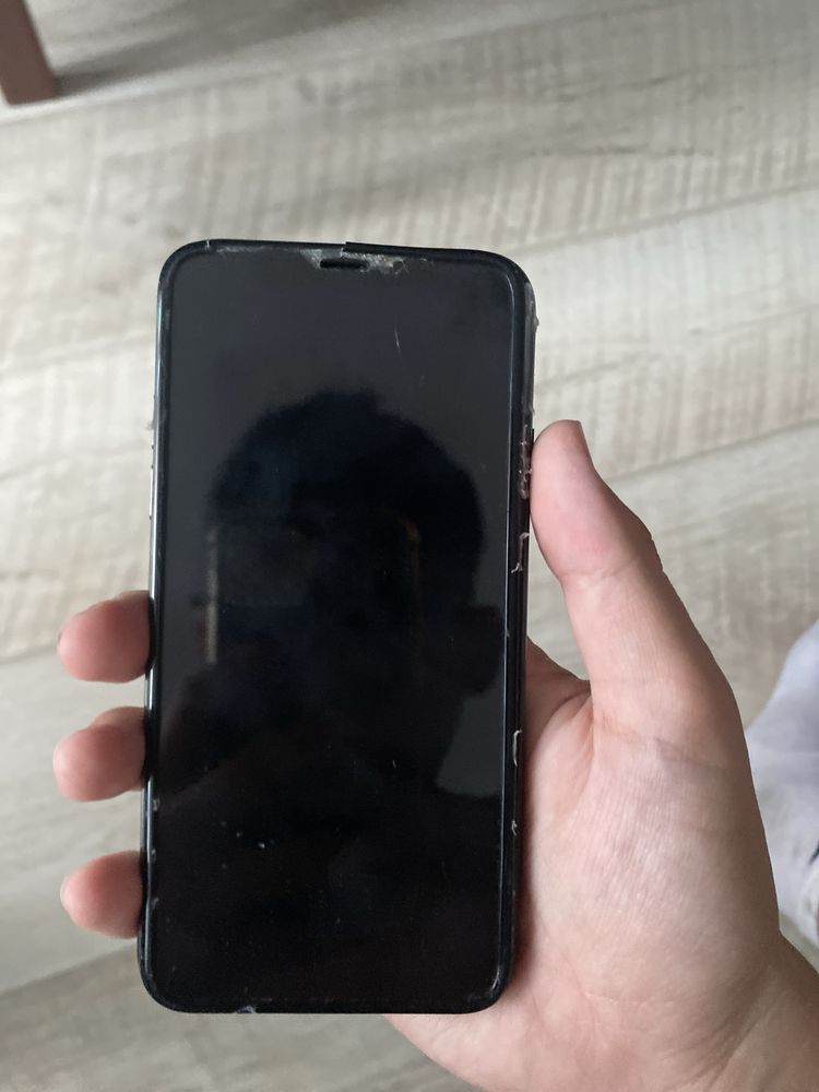 Продам айфон xs на запчасти или починить!!!